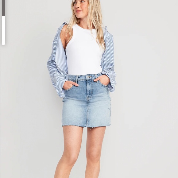NWT OLD NAVY High-Waisted OG Straight Cut-Off Mini Jean Skirt  COLOR 

Myra 12 - Picture 3 of 9
